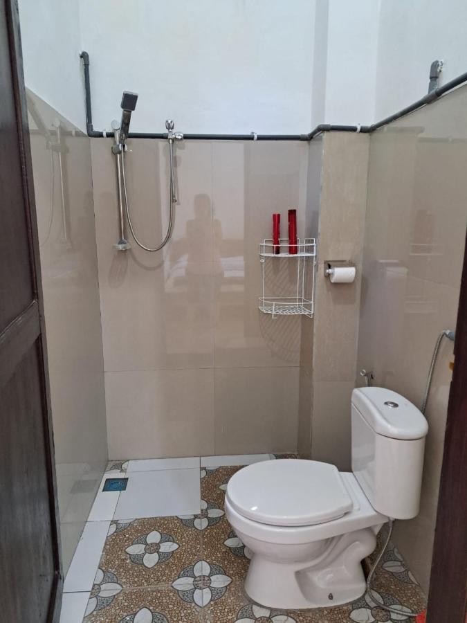 Riung Tiga Empat Tujuh Guesthouse Dış mekan fotoğraf