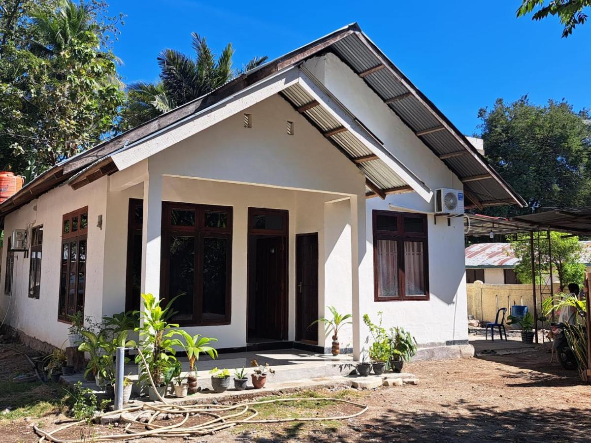 Riung Tiga Empat Tujuh Guesthouse Dış mekan fotoğraf