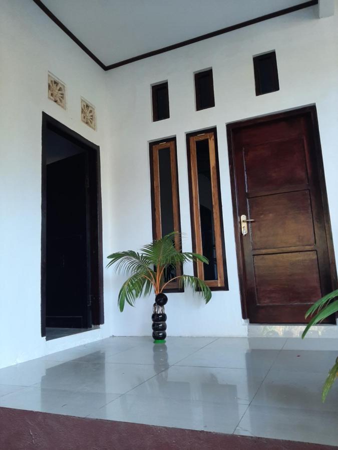 Riung Tiga Empat Tujuh Guesthouse Dış mekan fotoğraf