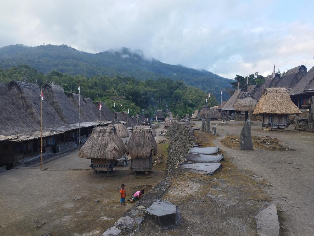 Riung Tiga Empat Tujuh Guesthouse Dış mekan fotoğraf