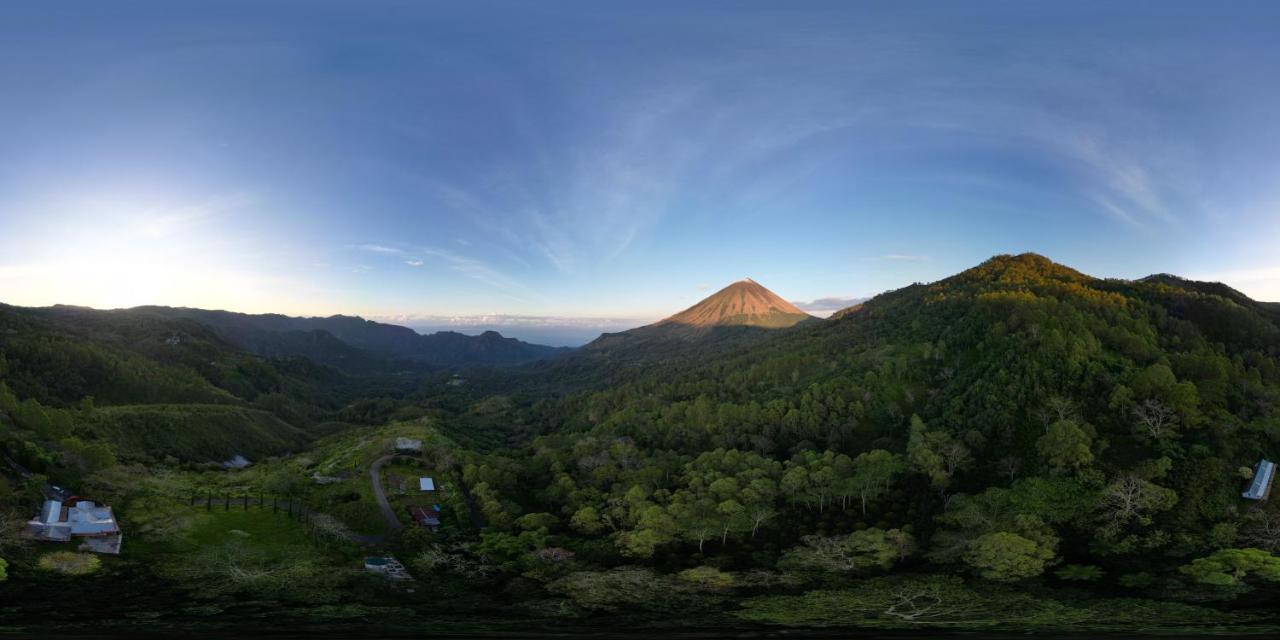 Riung Tiga Empat Tujuh Guesthouse Dış mekan fotoğraf