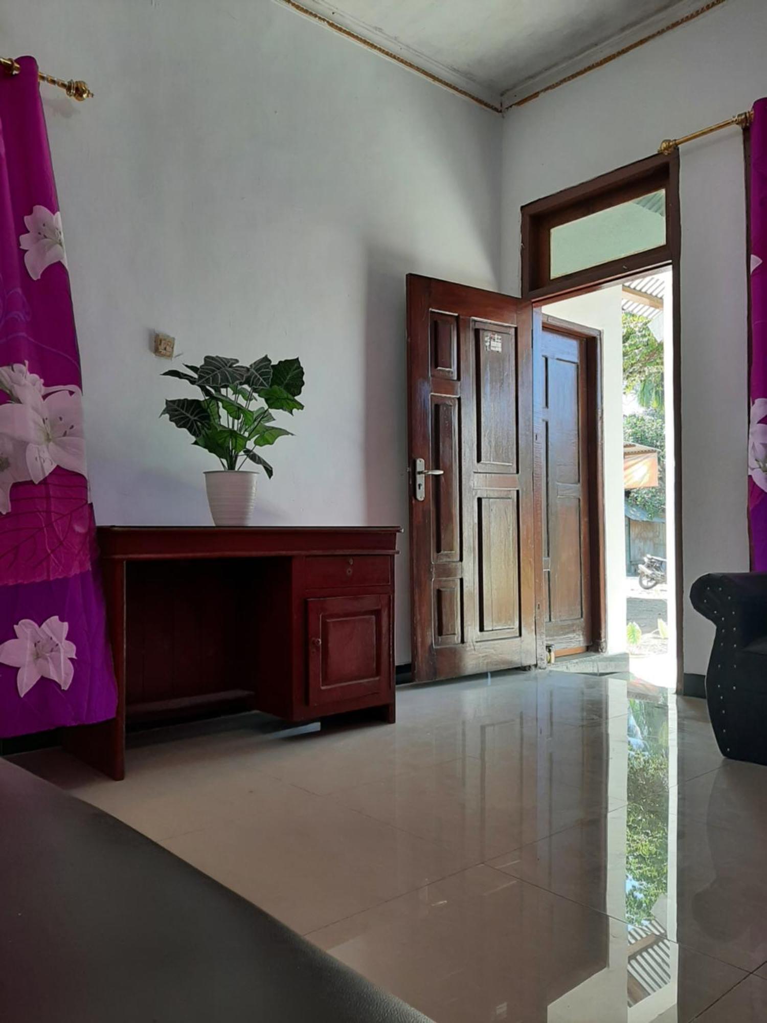 Riung Tiga Empat Tujuh Guesthouse Dış mekan fotoğraf