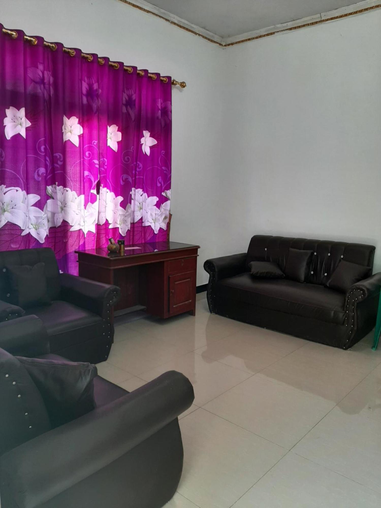 Riung Tiga Empat Tujuh Guesthouse Dış mekan fotoğraf