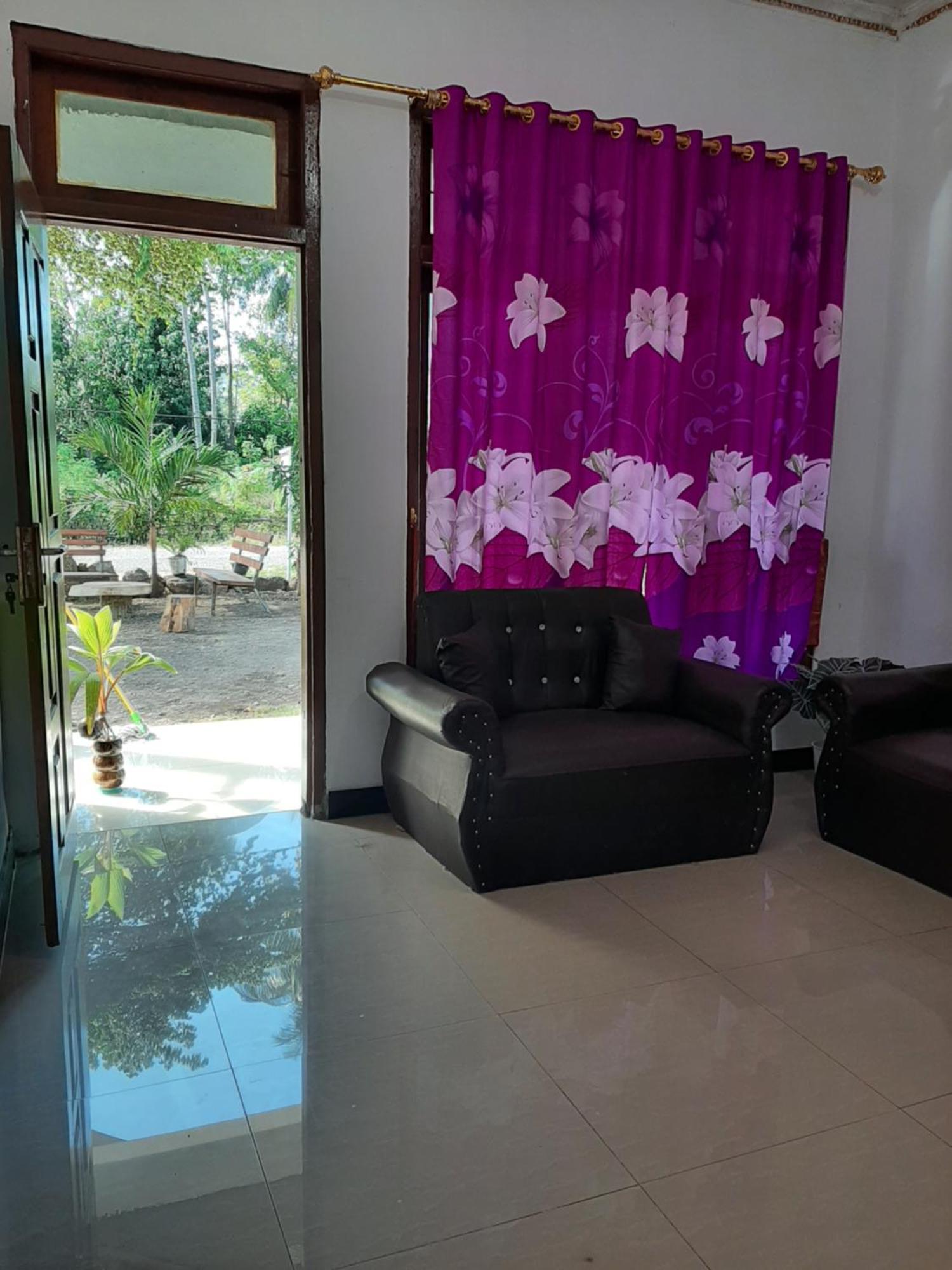 Riung Tiga Empat Tujuh Guesthouse Dış mekan fotoğraf
