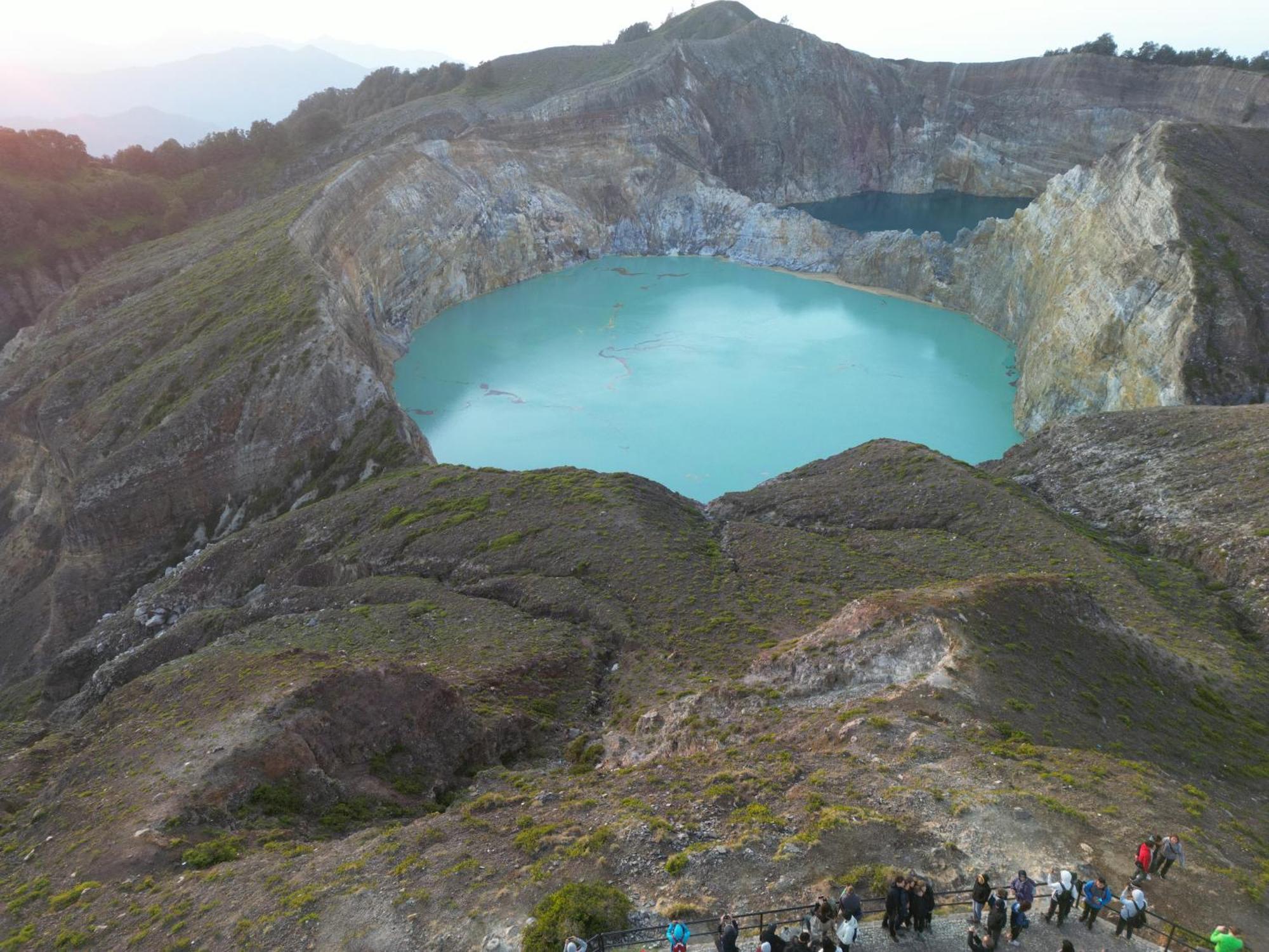 Riung Tiga Empat Tujuh Guesthouse Dış mekan fotoğraf