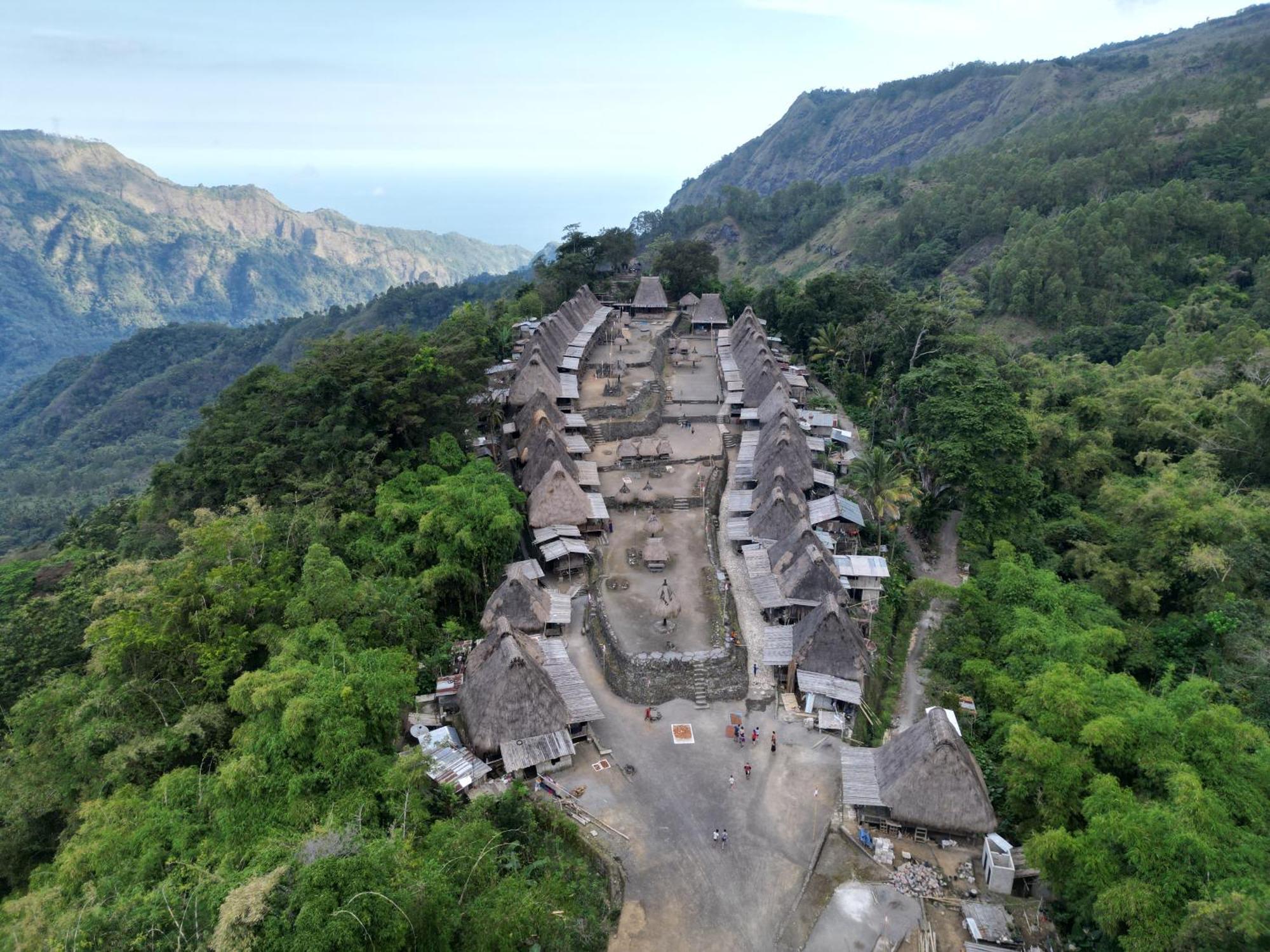 Riung Tiga Empat Tujuh Guesthouse Dış mekan fotoğraf
