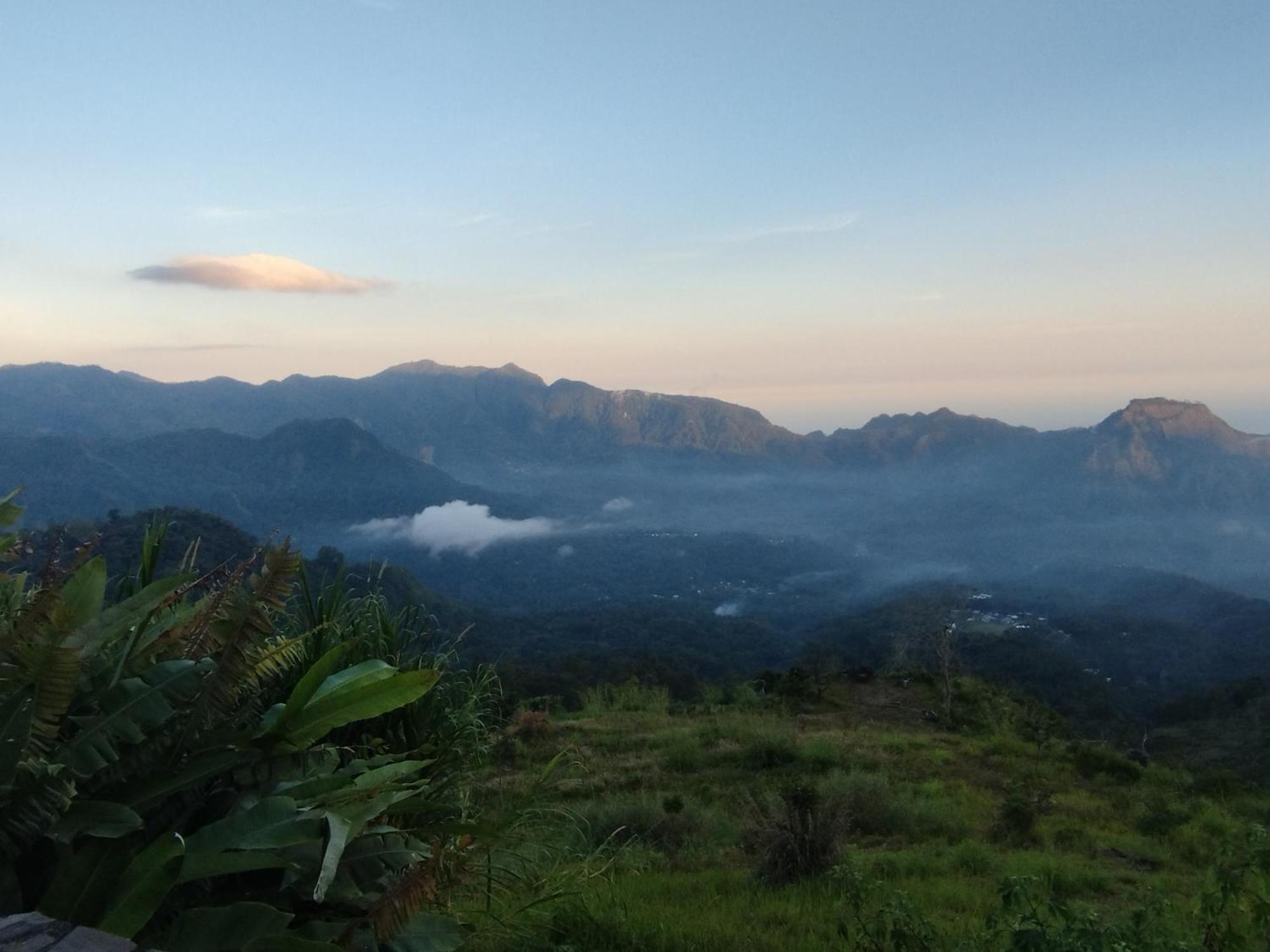 Riung Tiga Empat Tujuh Guesthouse Dış mekan fotoğraf
