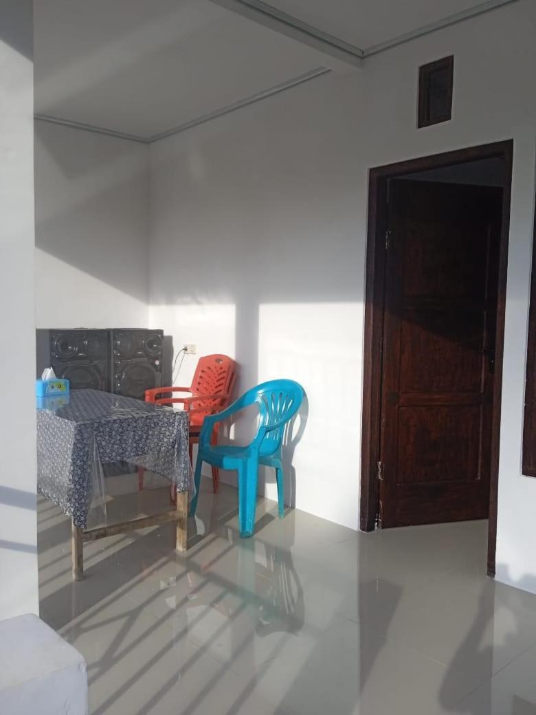Riung Tiga Empat Tujuh Guesthouse Dış mekan fotoğraf