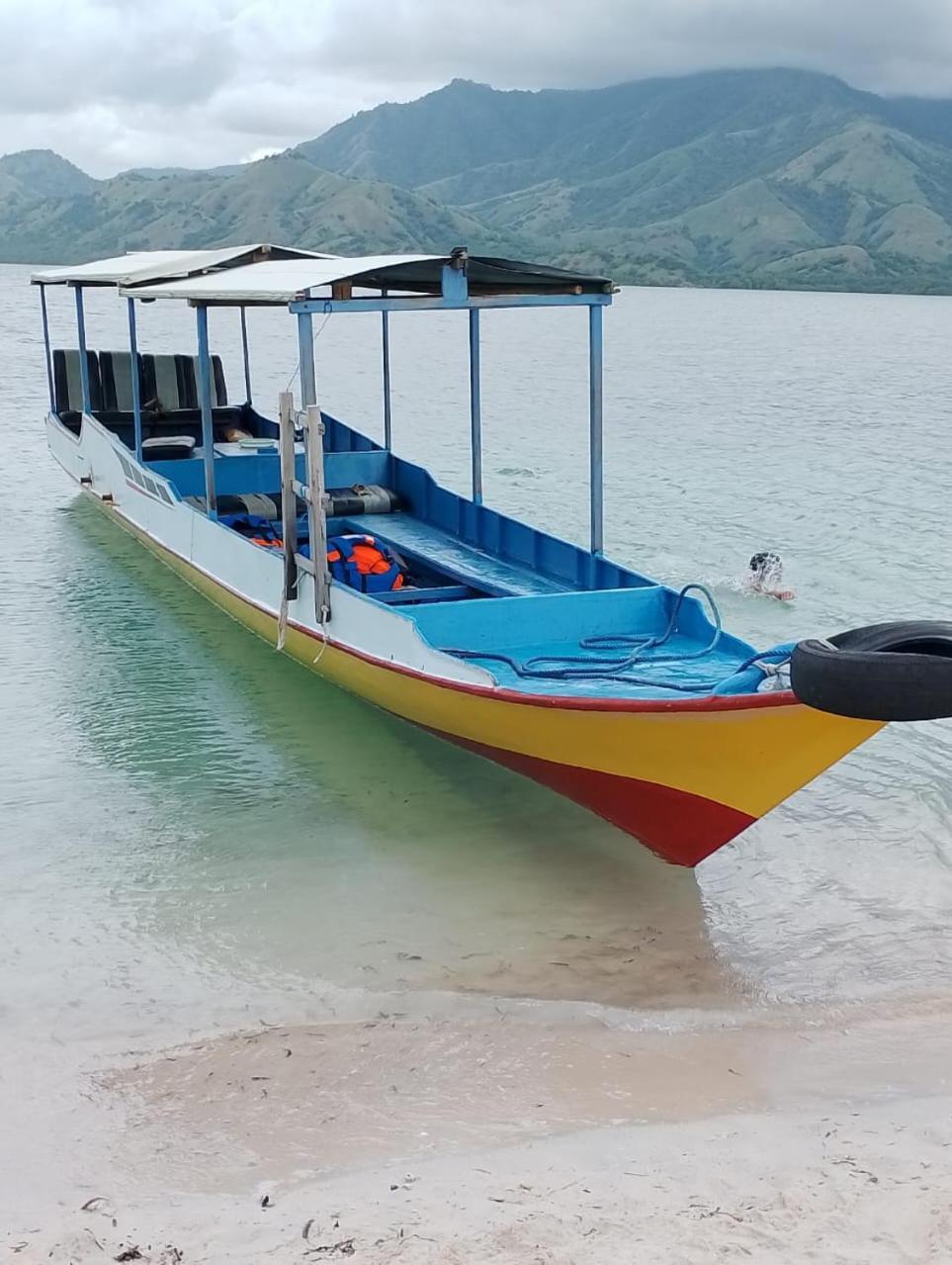 Riung Tiga Empat Tujuh Guesthouse Dış mekan fotoğraf